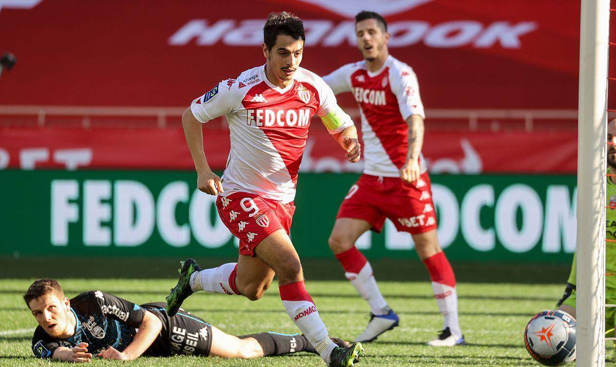 梅赛德斯完胜阿斯顿马丁,佩雷兹状态火热 梅赛德斯完胜阿斯顿马丁,佩雷兹状态火热