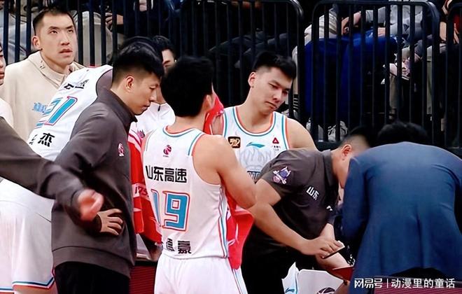 新疆队力克广州队，陶汉林惊艳四座