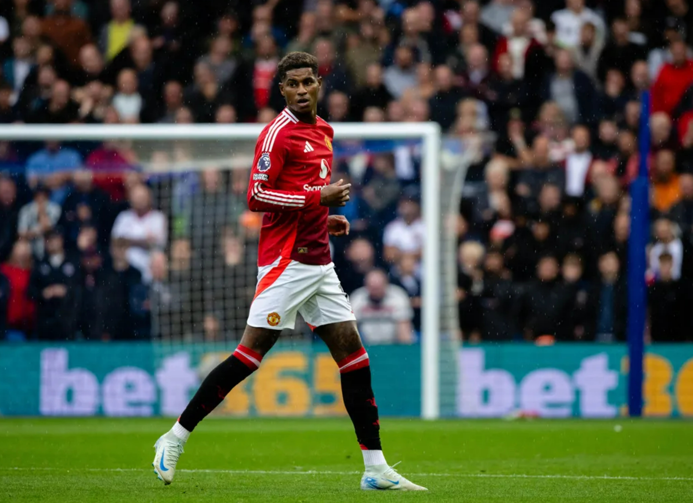 波兰险胜乌拉圭,拉什福德状态火热 波兰险胜乌拉圭,拉什福德状态火热