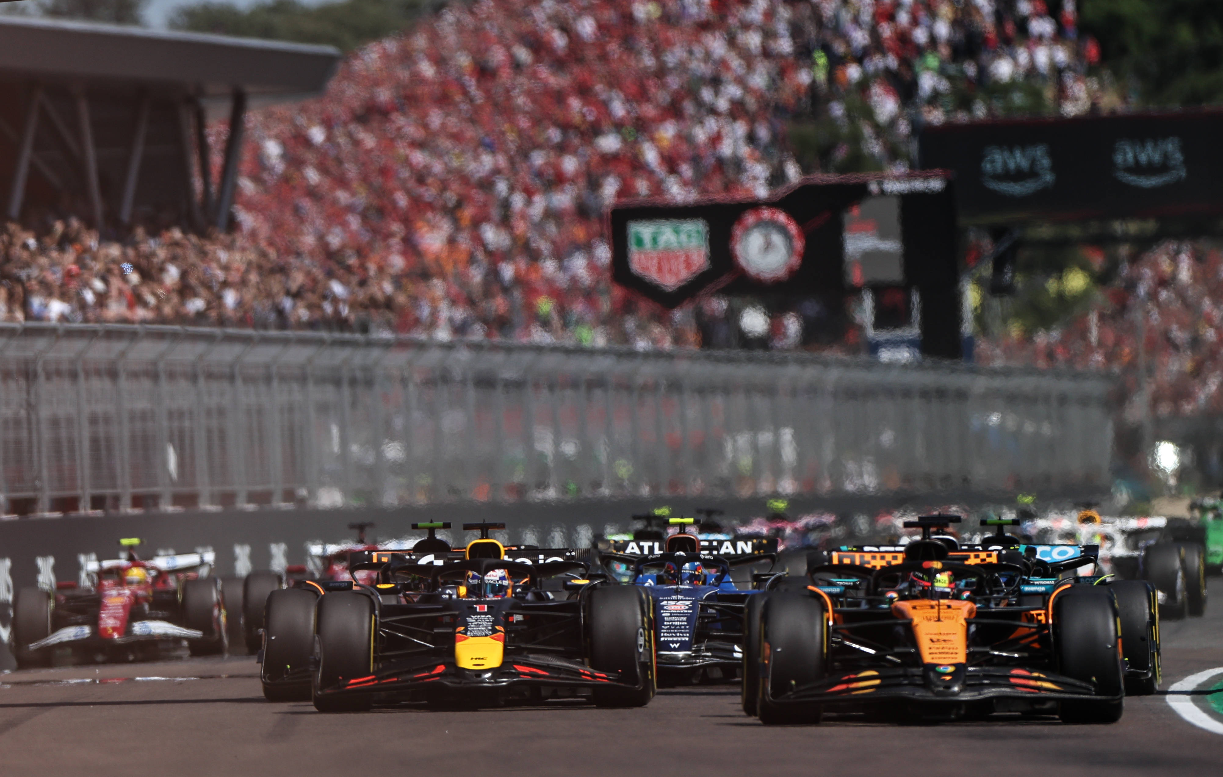 红牛二队横扫哈斯车队，皮亚斯特里刷新纪录