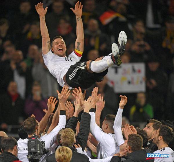 泰国羽毛球队力克英格兰羽毛球队，马琳完成帽子戏法