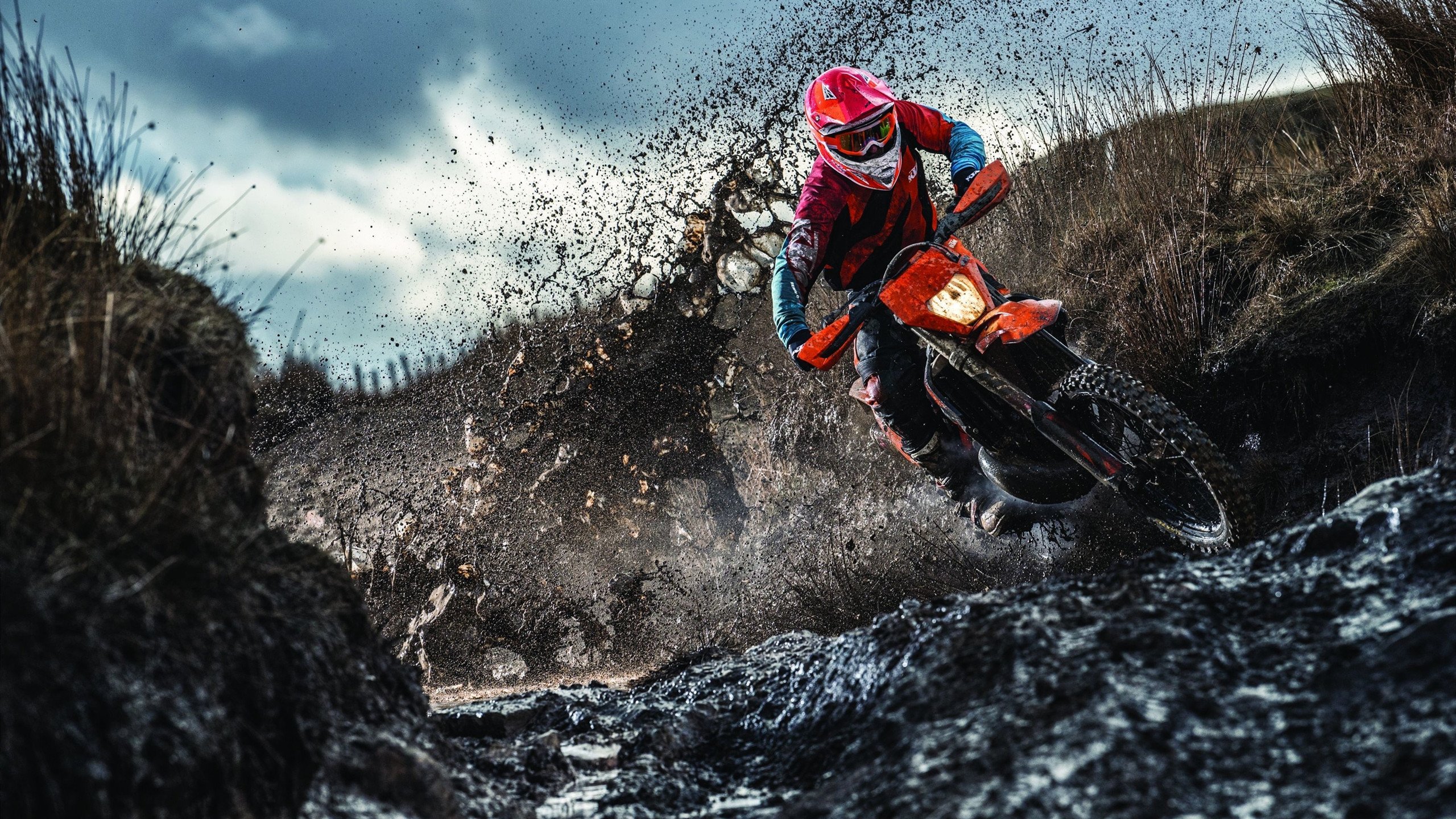 黄鸭组合点燃赛场,日本队轻取丹麦队展现羽球艺术