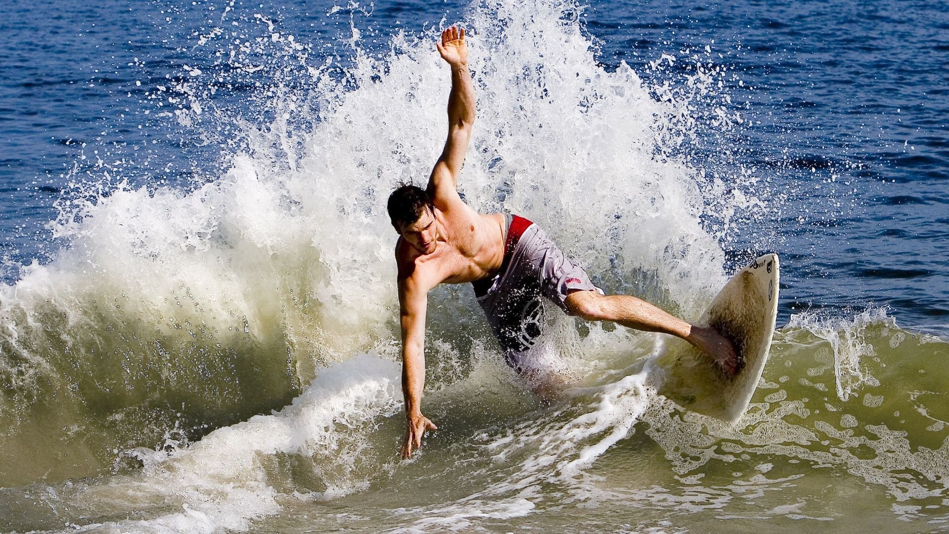 开云体育中国官网-绿茵与球台的双重奏，葡萄牙横扫瑞典，樊振东惊艳世界